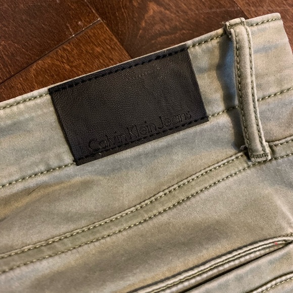 Calvin Klein Jeans - Picture 6 of 8